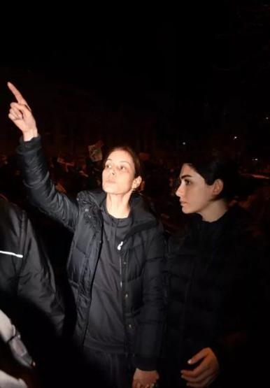 Hazar Ergüçlünün panik anları