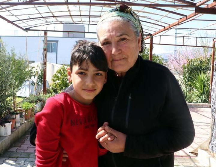 Sezen Aksu Hatayda Ali İsmail Korkmaz’ın ailesini ziyaret etti