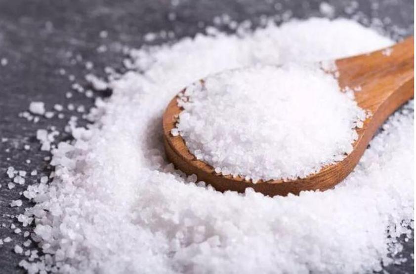 Diyet yaparken buna dikkat Tadına bakmadan yemeğe koymayın