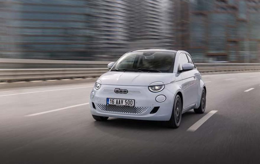 FIAT 500e tek şarjla 320 km gidecek