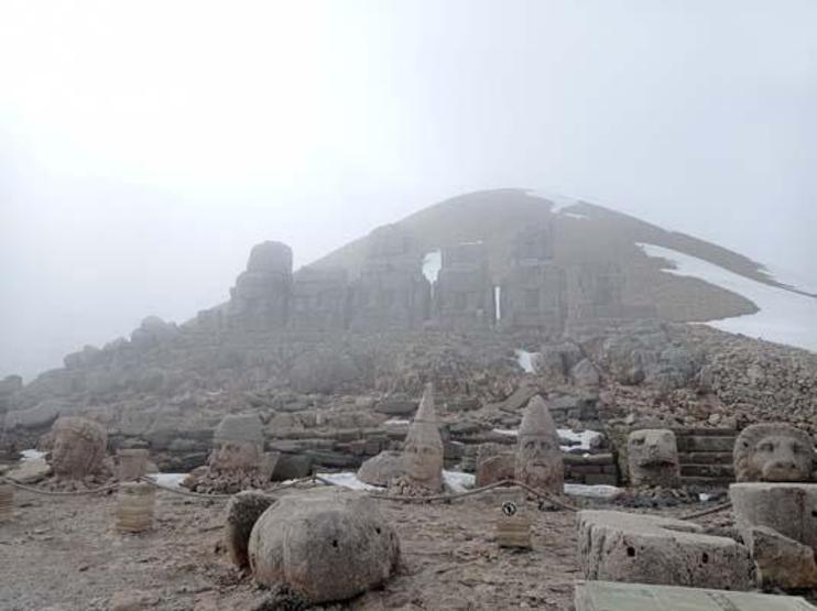 Depremden en çok etkilenen illerden biri Adıyamandı: Nemrut Dağındaki heykeller depremde zarar görmedi