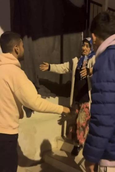CZN Burak, Taha Duymazın annesini ziyaret etti