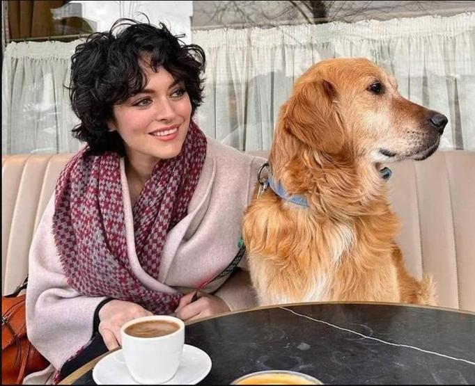 Ezgi Mola, depremde kurtarılan köpeği sahiplendi