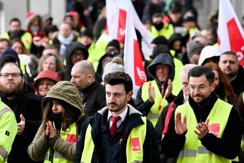 Almanyada grev nedeniyle uçuş iptalleri