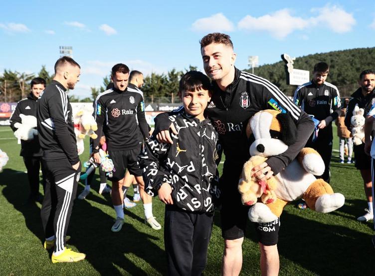 Beşiktaşın idmanda sürpriz misafirleri vardı