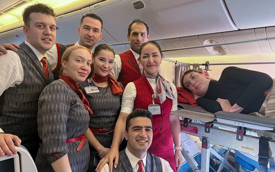 Dünyanın en uzun kadını yurda döndü