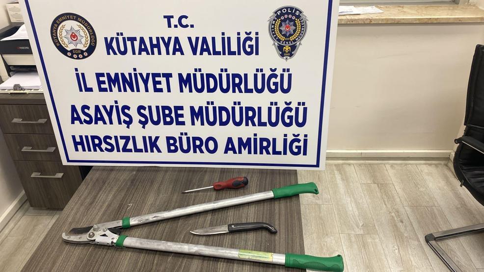 Böylesi görülmedi: Arkadaşlarının evini soyarken yakalandılar Birlikte hırsızlık yapmışlardı