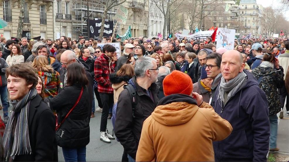 Fransada halk emeklilik reformuna karşı bir kez daha sokakta