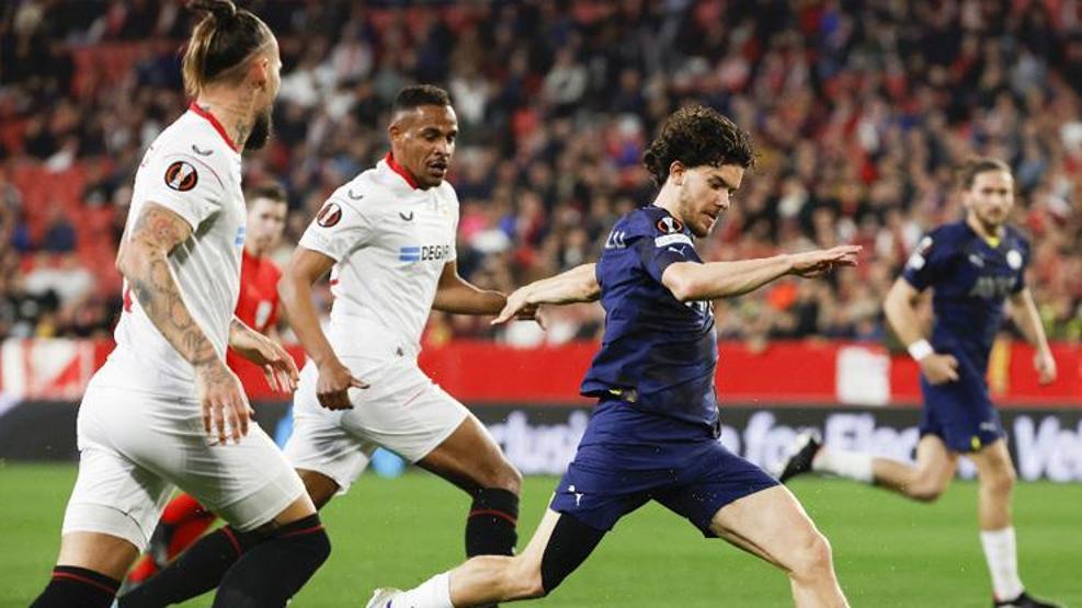 Fenerbahçenin yıldızları Sevilla maçında transfer için göz hapsinde