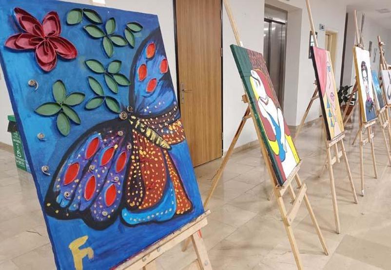 Down sendromlu Fidandan depremzedeler için resim sergisi