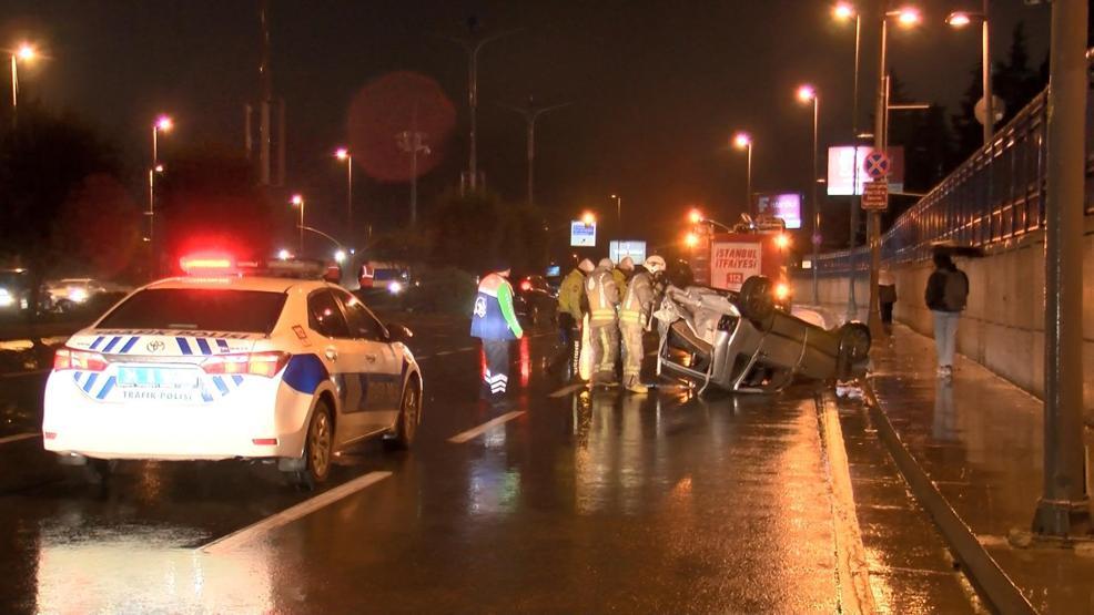 Bakırköyde feci kaza Refüje çarpıp takla attı
