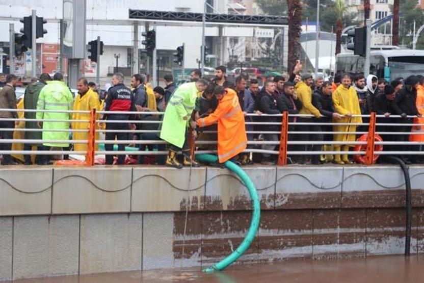 8 kişi can verdi: Şanlıurfada sel felaketindeki kavşakta 5 hata