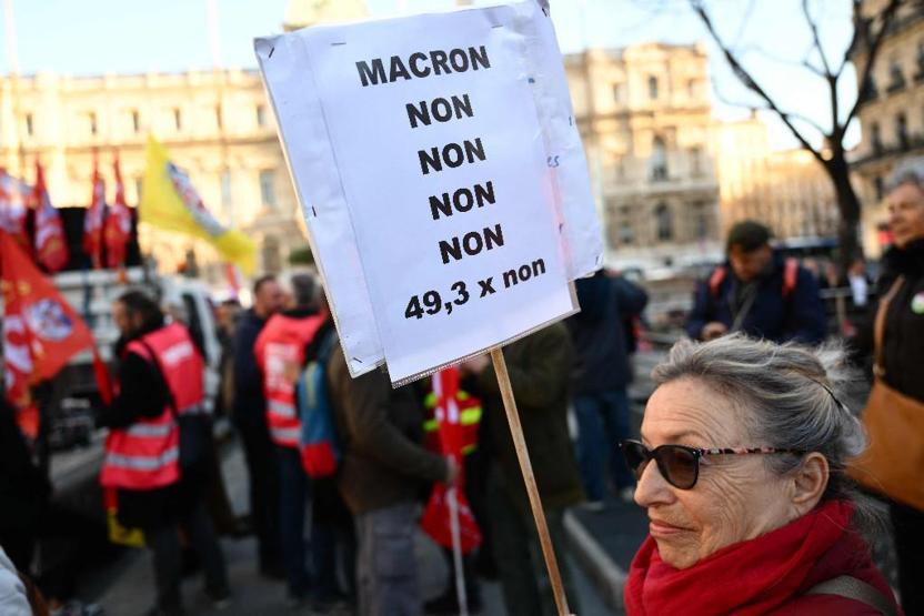 Macron hükümetinin 49.3 kararı, öfkeyi alevlendirdi