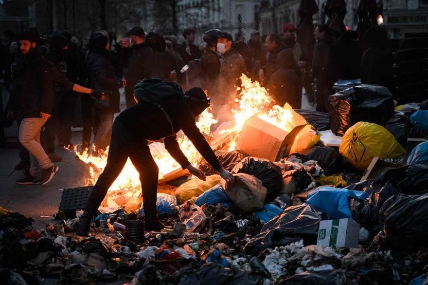 Macron hükümetinin 49.3 kararı, öfkeyi alevlendirdi