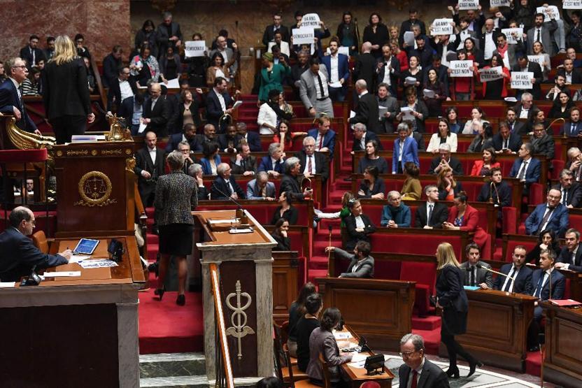 Macron hükümetinin 49.3 kararı, öfkeyi alevlendirdi
