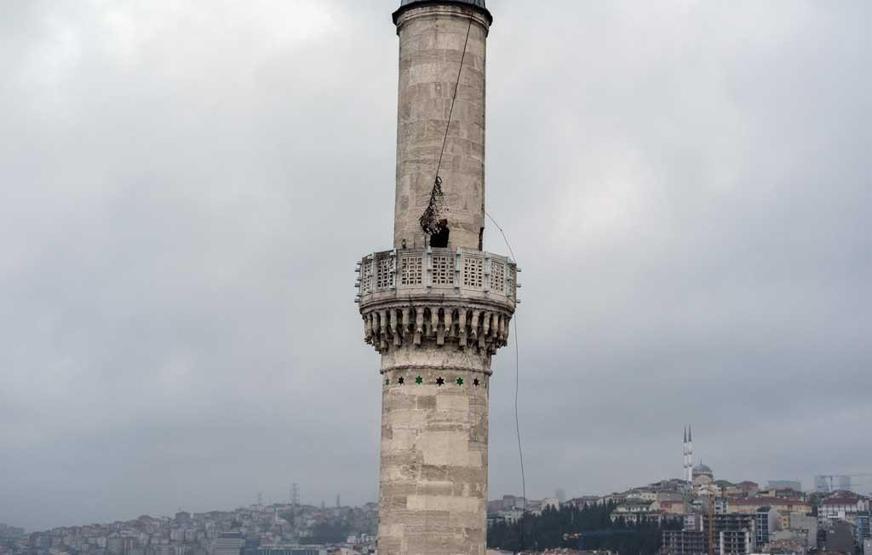 Camilerde Ramazan için mahya hazırlığı