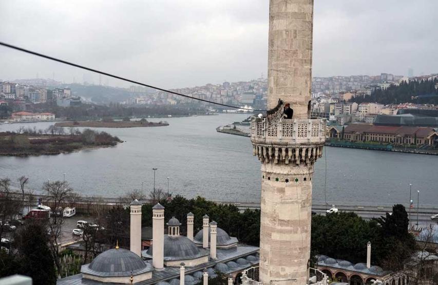 Camilerde Ramazan için mahya hazırlığı