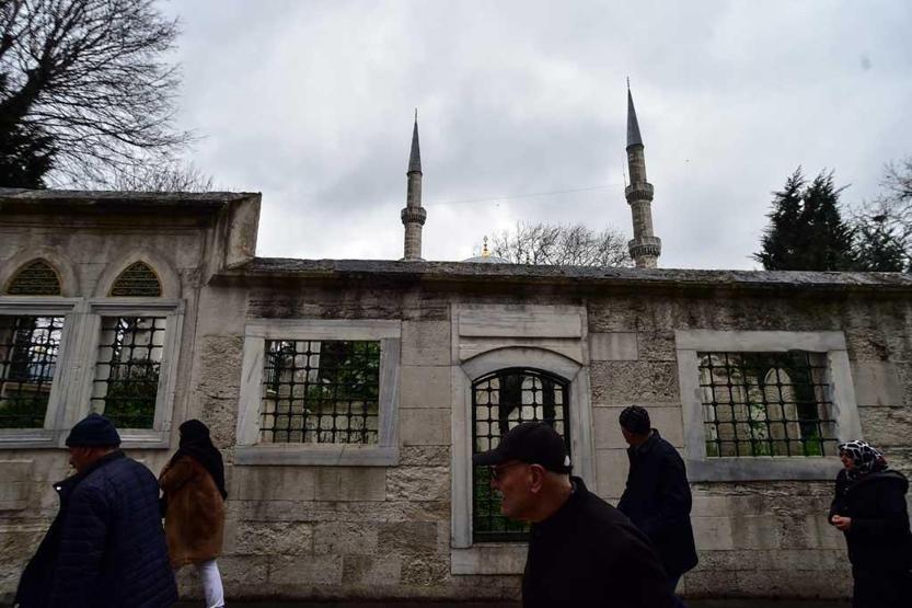 Camilerde Ramazan için mahya hazırlığı