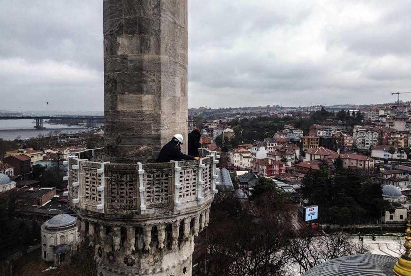 Camilerde Ramazan için mahya hazırlığı