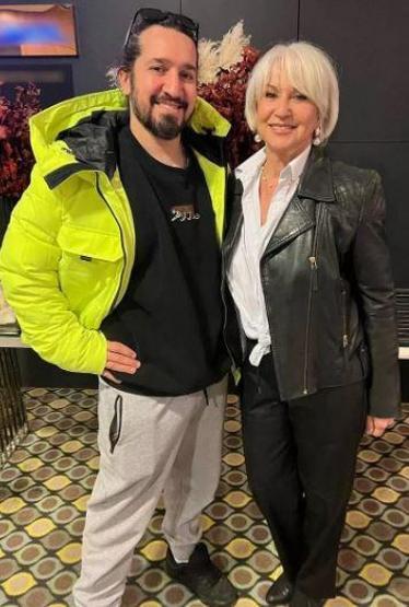 Doğukan Manço, annesini paylaştı: Kim der bu güzel kadına 70 diye