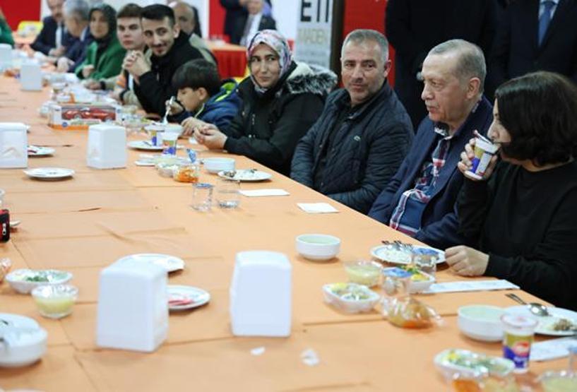 Cumhurbaşkanı Erdoğan, Balıkesirde depremzedelerle bir araya geldi