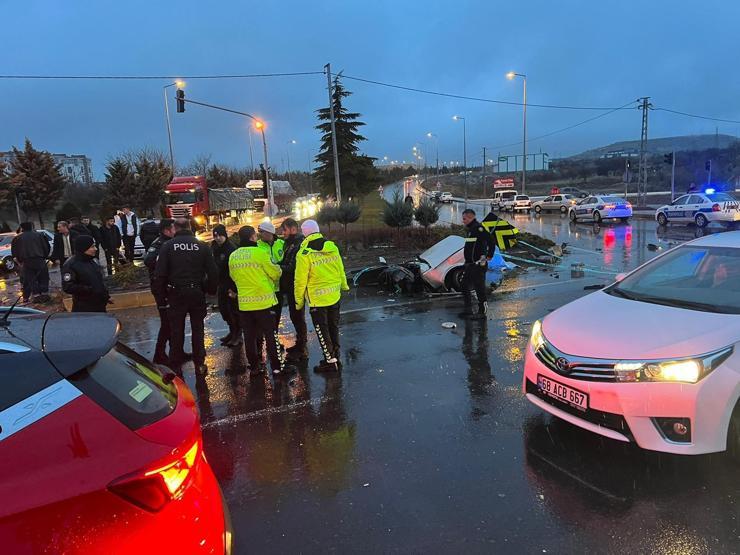 Deprem bölgesine giden AFAD aracı kaza yaptı: 1 ölü, 9 yaralı