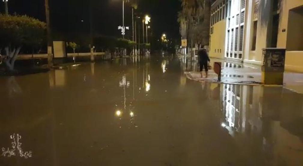 İskenderunda denizin yükselmesi sonucu su baskını