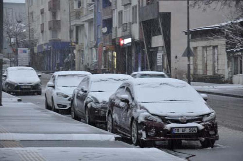 Fotoğraflar bugün çekildi: Mart ayında kar yağdı