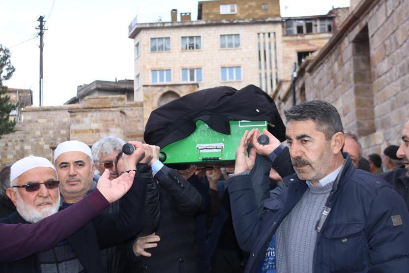 Tedavisi gördüğü hastanede hayatını kaybeden SP İl Başkanı toprağa verildi
