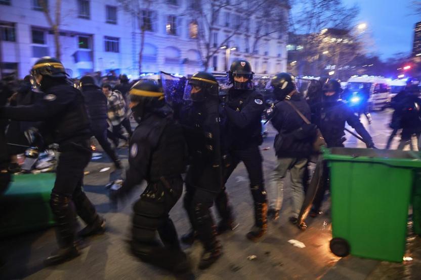 Fransadaki gösterilerde 243 kişi gözaltına alındı