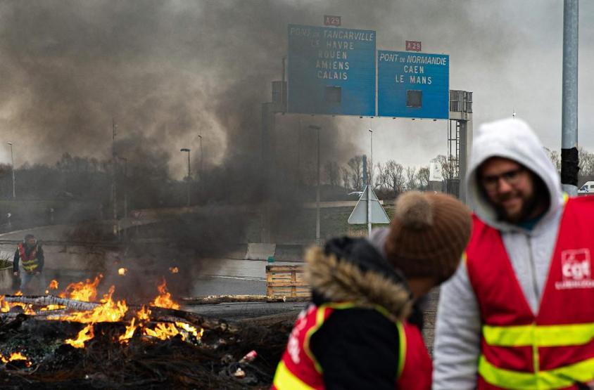 Fransadaki gösterilerde 243 kişi gözaltına alındı