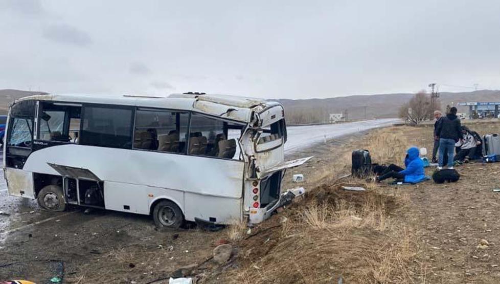 Vanda sporcuları taşıyan midibüs devrildi: 11 yaralı