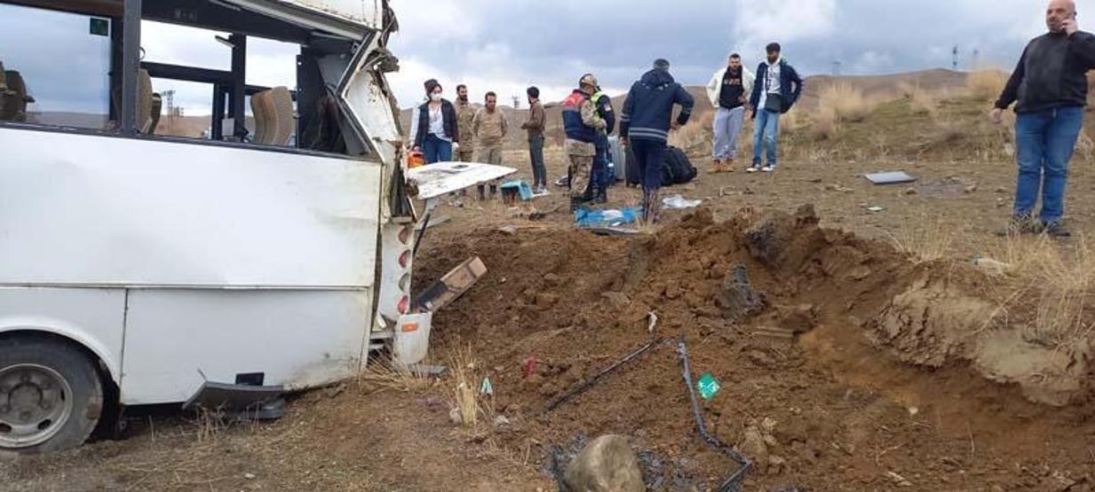 Vanda sporcuları taşıyan midibüs devrildi: 11 yaralı