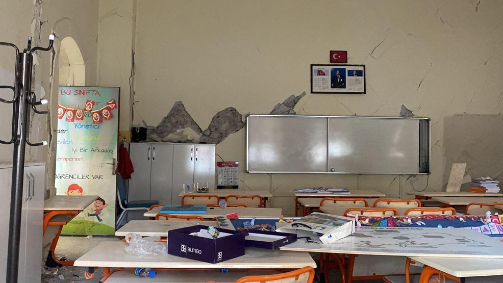 Bahçelinin mezun olduğu tarihi okul depremde hasar gördü