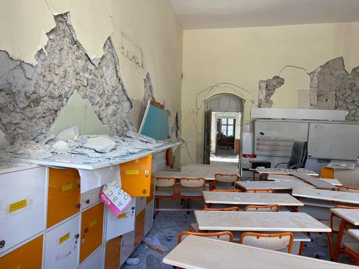 Bahçelinin mezun olduğu tarihi okul depremde hasar gördü