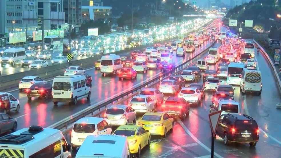 İstanbulda trafik yoğunluğu yüzde 90a ulaştı