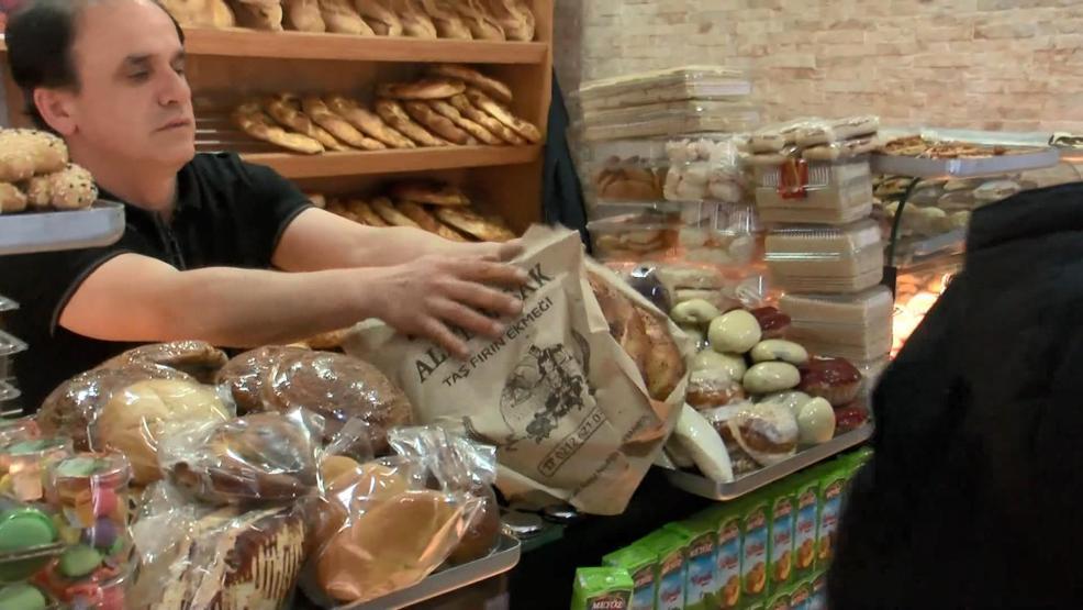İstanbulda Ramazanın ilk günü pide kuyruğu havadan görüntülendi