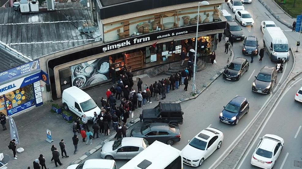 İstanbulda Ramazanın ilk günü pide kuyruğu havadan görüntülendi