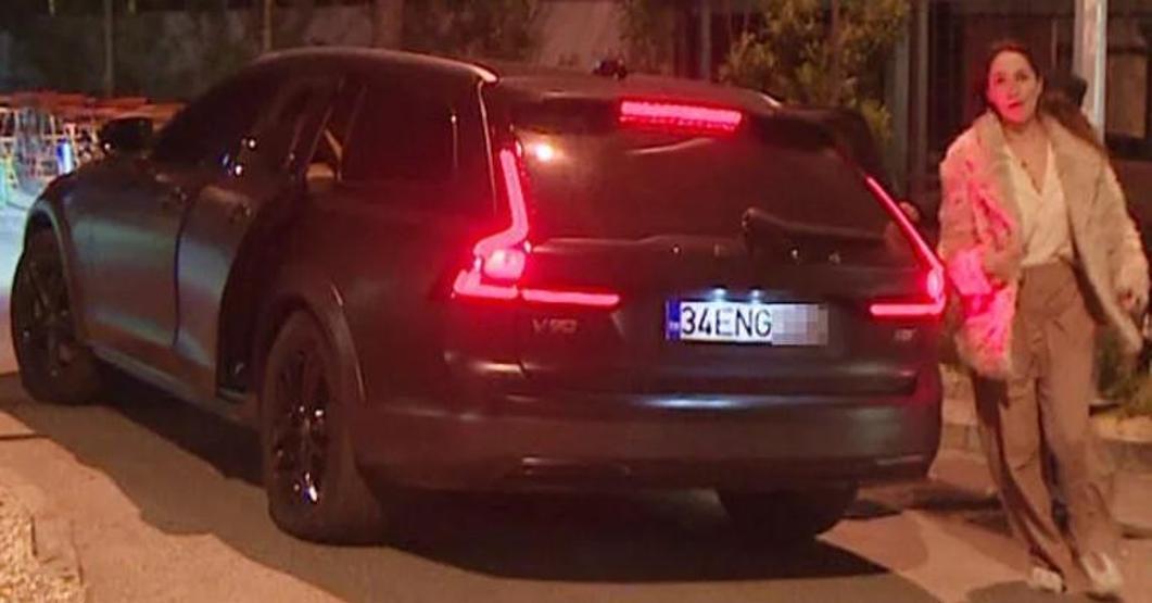 Flaşlar patlayınca ortam gerildi Engin Öztürkün panik halleri
