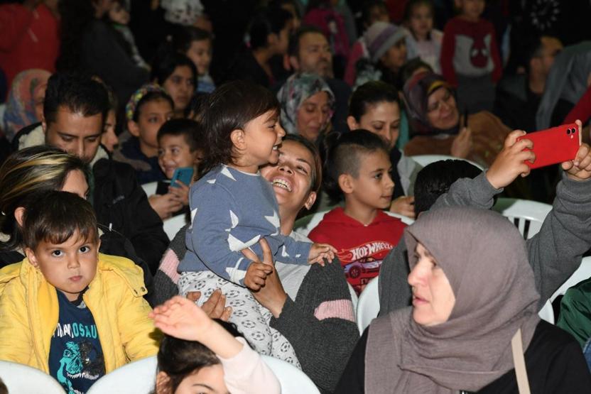 Deprem bölgesi Osmaniyede çocuklara Kral Şakir morali