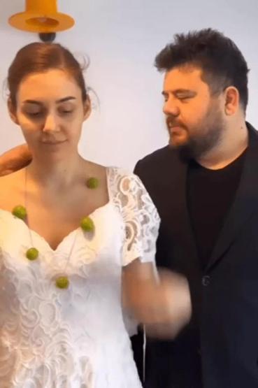 Berfu ve Eser Yenenlerden eriğe altın benzetmesi