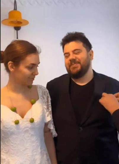 Berfu ve Eser Yenenlerden eriğe altın benzetmesi