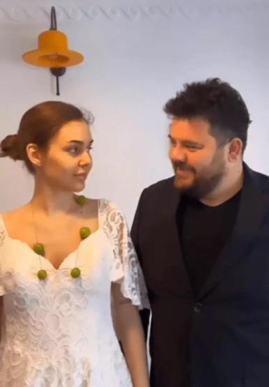 Berfu ve Eser Yenenlerden eriğe altın benzetmesi