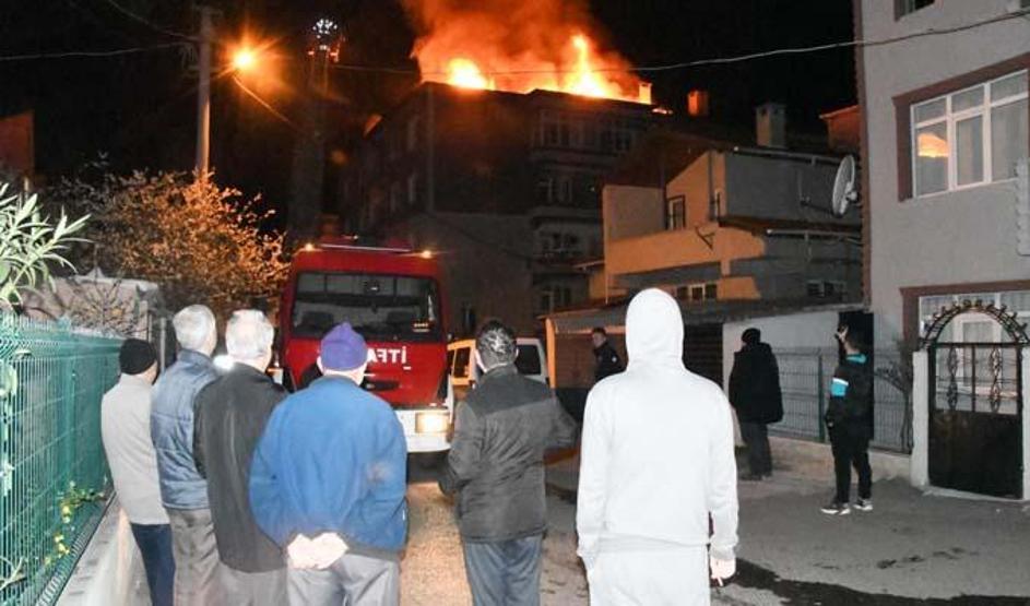 Tekirdağda 5 katlı binada yangın