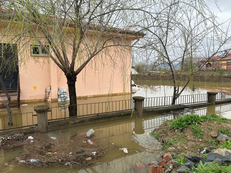 Elazığda sağanak; evler ve tarım arazileri su altında kaldı