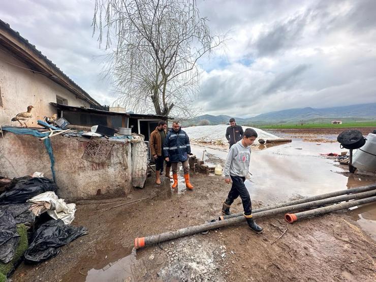 Elazığda sağanak; evler ve tarım arazileri su altında kaldı