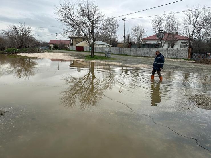 Elazığda sağanak; evler ve tarım arazileri su altında kaldı