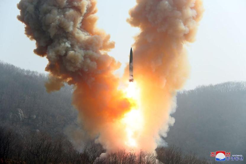 Kuzey Koreden Japon Denizine 2 balistik füze denemesi