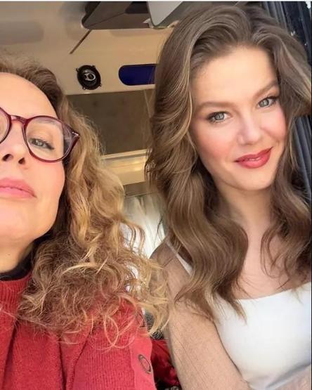 Burcu Biricike büyük övgü Nazar boncuğu koydu
