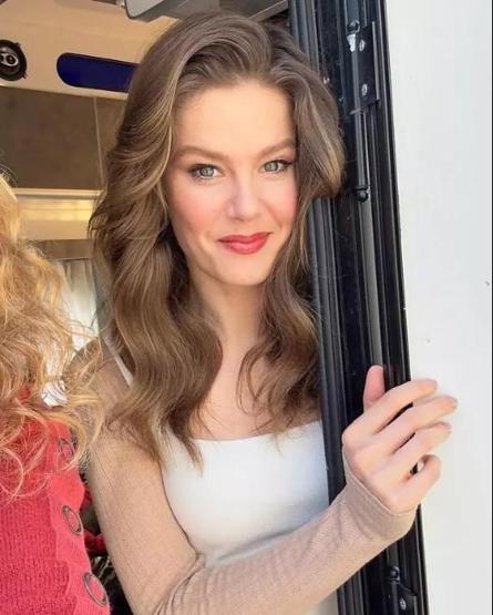 Burcu Biricike büyük övgü Nazar boncuğu koydu